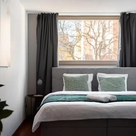 Apartment Deluxe With Balcony Near Center *