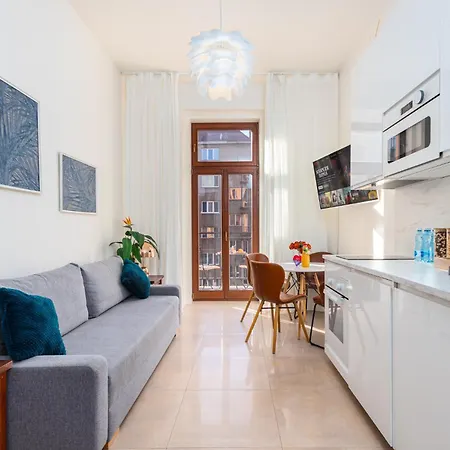 Cozy Gateway Apartment