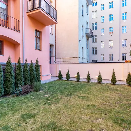 Cozy Gateway Apartment Prague