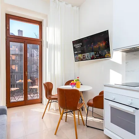 Cozy Gateway Apartment