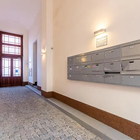 Cozy Gateway Apartment Prague
