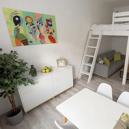 Stylish Flat In - Vinohrady Apartment *