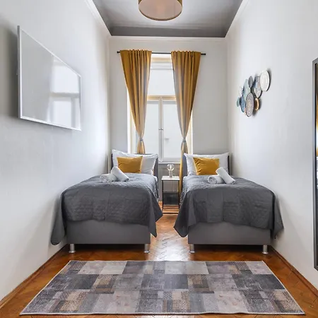 Apartment 3 Bedroom *