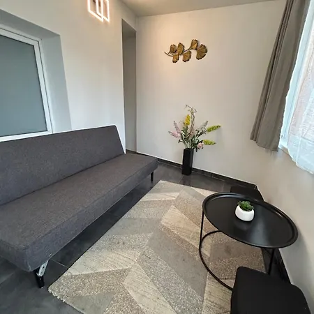 Apartment With Free Parking 5 Prague