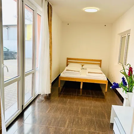 Apartment With Free Parking 5 *