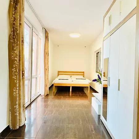 Apartment With Free Parking 5 Prague
