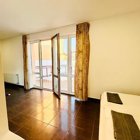 With Free Parking 5 Apartment Prague