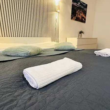 Elly Modern Oldtown Apartment