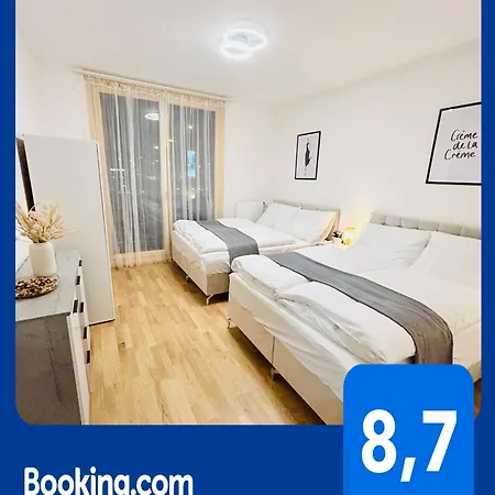 Apartment New Luxury At Andel Metro Station