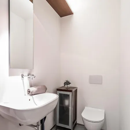Apartment The Grand Krocinova Loft - Golden Bond Retreat