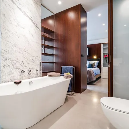 The Grand Krocinova Loft - Golden Bond Retreat Prague