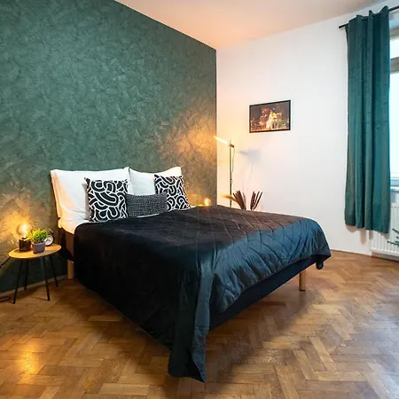 Apartment Cinematic With Pool Table & Cinema In The Heart Of