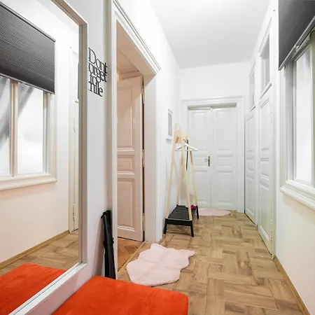 Cinematic With Pool Table & Cinema In The Heart Of Prague
