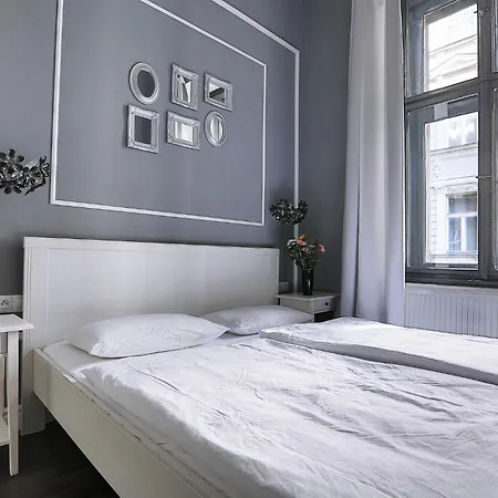 Apartment Two-bedroom Haven In The Old Town *