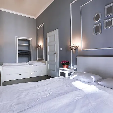 Two-bedroom Haven In The Old Town *