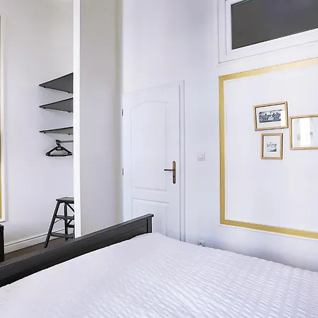 Apartment Two-bedroom Haven In The Old Town