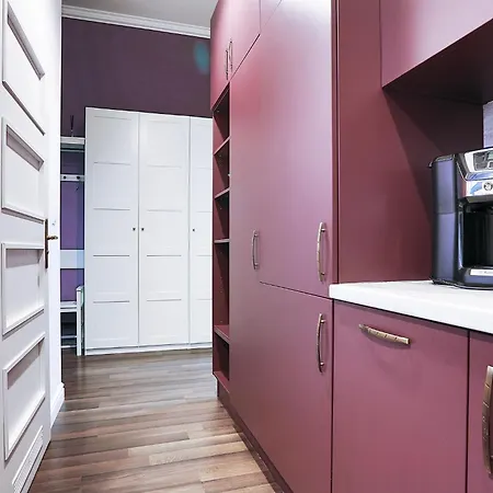 Apartment Two-bedroom Haven In The Old Town *