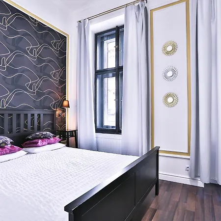 Two-bedroom Haven In The Old Town Prague