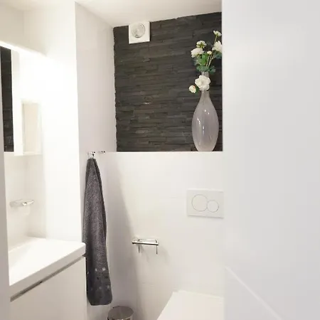 Apartment 3kk - 115m2 V Klidne Lokalite - 4 Prague
