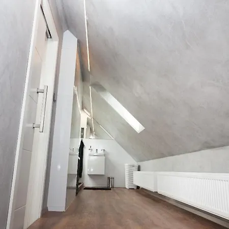 3kk - 115m2 V Klidne Lokalite - 4 Apartment Prague