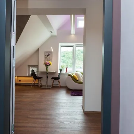Lägenhet 3kk - 115m2 V Klidne Lokalite - 4 *