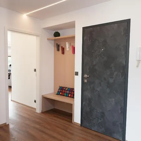 Apartment 3kk - 115m2 V Klidne Lokalite - 4 Prague