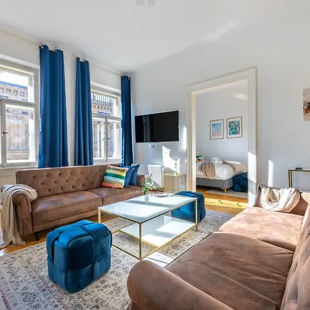 Charming 2bedroom Old Town Apartment *