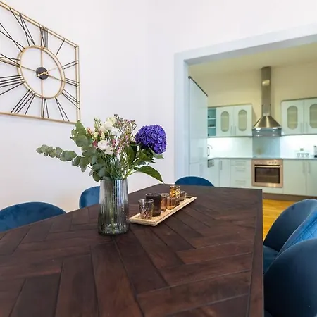 Charming 2bedroom Old Town Apartment