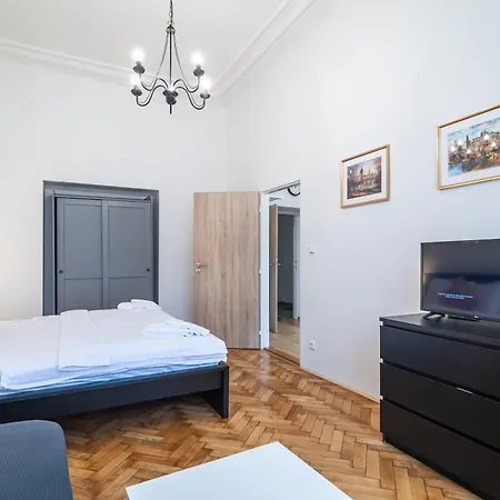Royal Road Apartament *