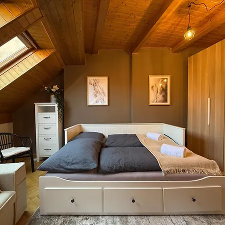 Delux Romantic