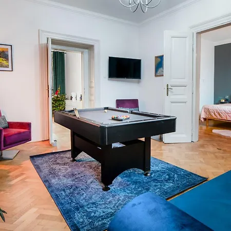 Apartment Cinematic With Pool Table & Cinema In The Heart Of Prague