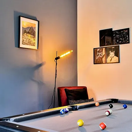 Cinematic With Pool Table & Cinema In The Heart Of Prague