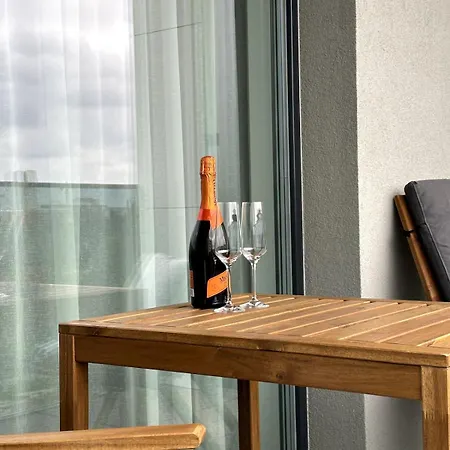 아파트 Real Living By Refa Balcony Retreat 75 *