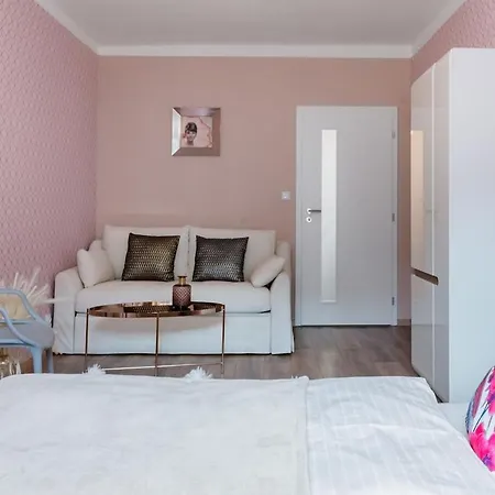 Pastel Art Deco 3bdr Ruterra Apartment Prague