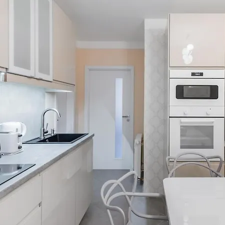 Apartment Pastel Art Deco 3bdr Ruterra Prague