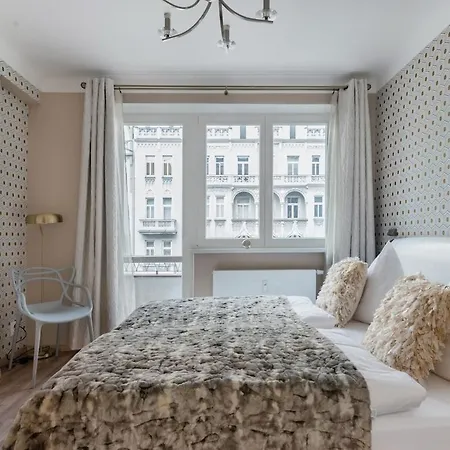 Pastel Art Deco 3bdr Ruterra Prague