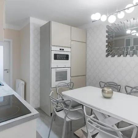 Pastel Art Deco 3bdr Ruterra Apartment *