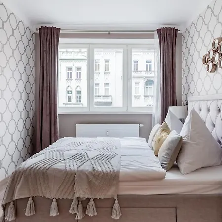 Apartment Pastel Art Deco 3bdr Ruterra *