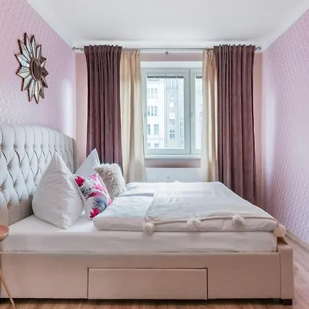 Apartment Pastel Art Deco 3bdr Ruterra Prague