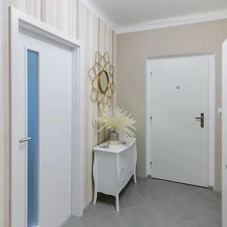 Pastel Art Deco 3bdr Ruterra Apartment *