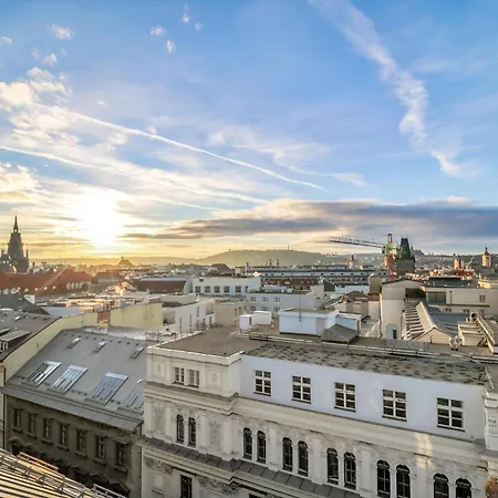Luxury Yacht-style Old Town Apartment Prague