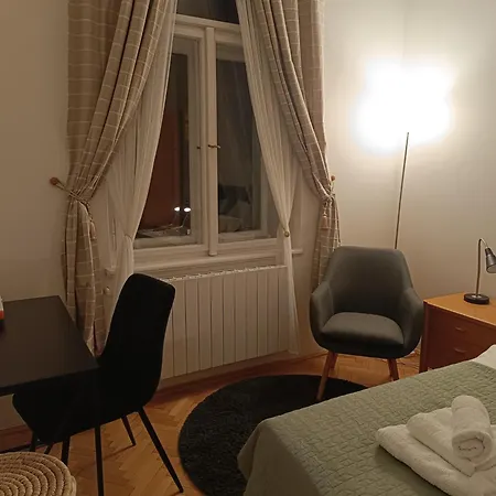 Janlouis Apartment
