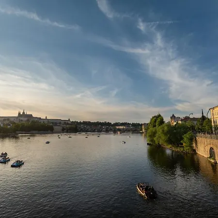 Safestay Charles Bridge Πράγα