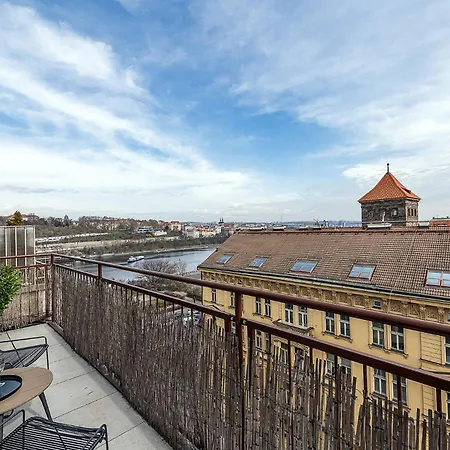 Floor Industrial With A River View Apartment *