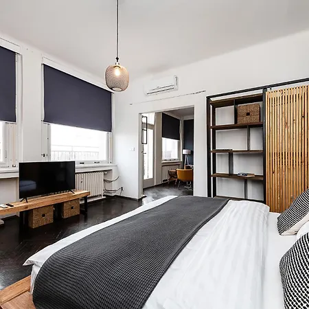 Floor Industrial With A River View Apartment *
