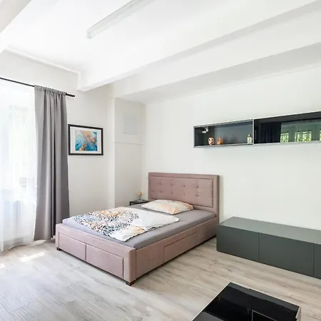 Apartment By The Metro With Private Parking *