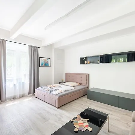 Apartment By The Metro With Private Parking