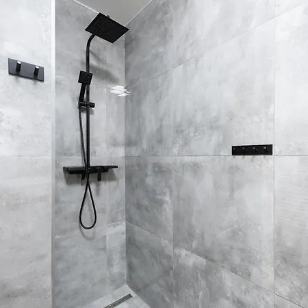 By The Metro With Private Parking Apartment *