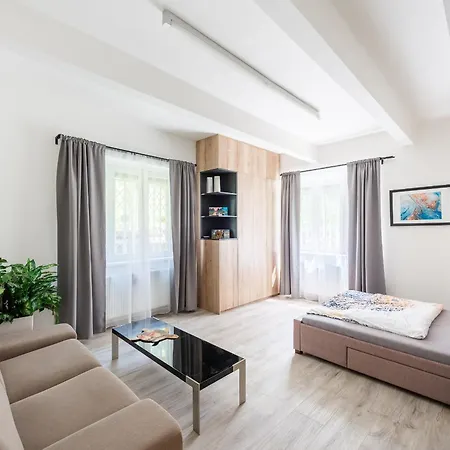 By The Metro With Private Parking Apartment Prague
