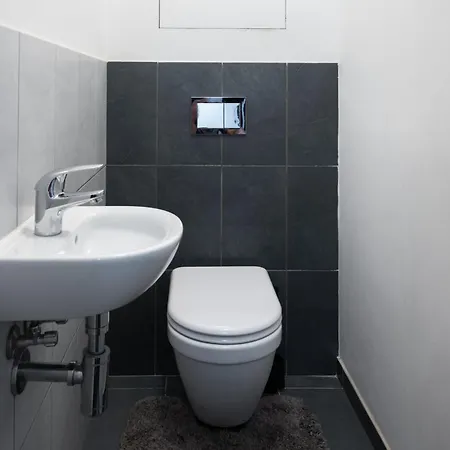 Apartment Deluxe With Balcony Near Center Prague